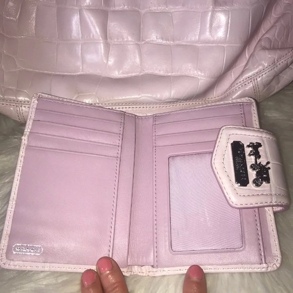 Coach Shoulder bag & matching wallet. - Picture 2 of 8